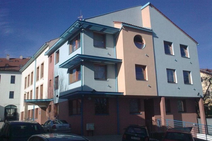 Ilustračný obrázok k článku VšZP vyhlasuje obchodnú verejnú súťaž na predaj nehnuteľnosti v Banskej Bystrici