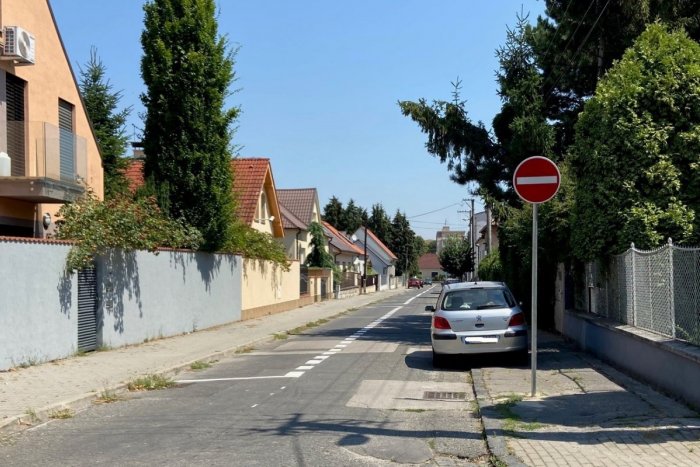 Ilustračný obrázok k článku Trnavou sa šíri PETÍCIA: Chce zvrátiť nové dopravné značenie na Špíglsále