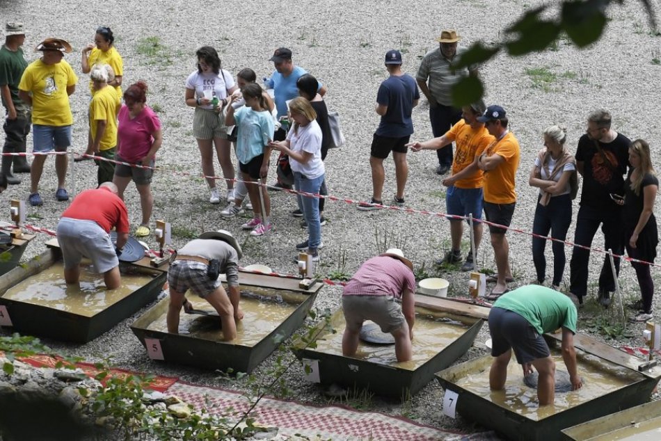 Ilustračný obrázok k článku Legendárna udalosť je späť: Pri opálových baniach sa súťažilo v ryžovaní zlata, FOTO