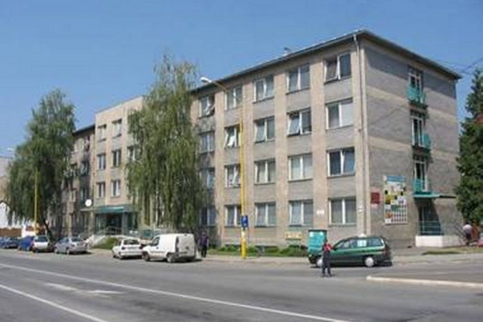 Ilustračný obrázok k článku VšZP vyhlasuje obchodnú verejnú súťaž na predaj nehnuteľnosti v Humennom