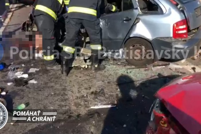 Ilustračný obrázok k článku HROMADNÁ havária pri Bratislave: Premávka je OBMEDZENÁ, sanitka odviezla ZRANENÝCH