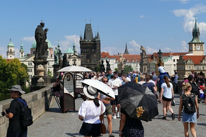 Ilustračný obrázok k článku Riešte dôsledky KRÍZY, obnova Ukrajiny POČKÁ, vyjadrili sa Česi v prieskume