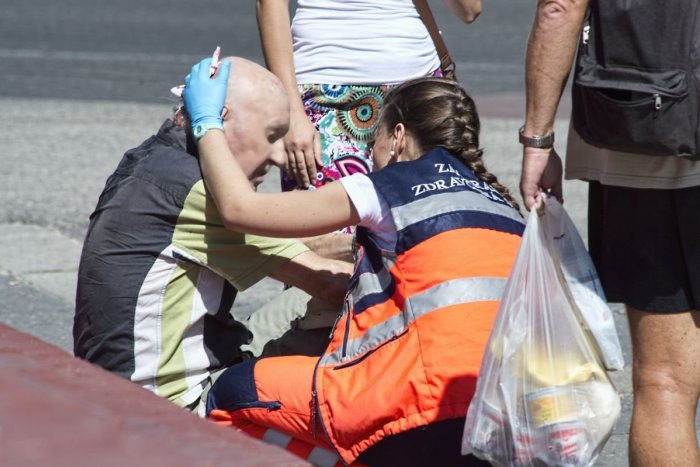 Ilustračný obrázok k článku Pre KOLAPSY z tepla ošetrili už desiatky pacientov: Nemocnica RADÍ, ako prežiť HORÚČAVY