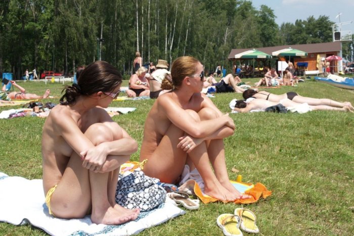 Ilustračný obrázok k článku KURIÓZNA naháňačka so zlodejom: Nudisti zobrali spravodlivosť do vlastných rúk