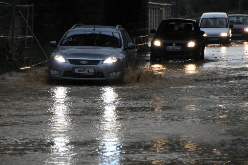 Ilustračný obrázok k článku V obciach stúpli hladiny riek: Na východe platí aj III. stupeň povodňovej aktivity!