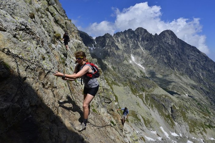 Ilustračný obrázok k článku Turistická výzva "Vykroč na vrchol" je spustená: Vyrazte do hôr a spravte si selfie ako dôkaz!