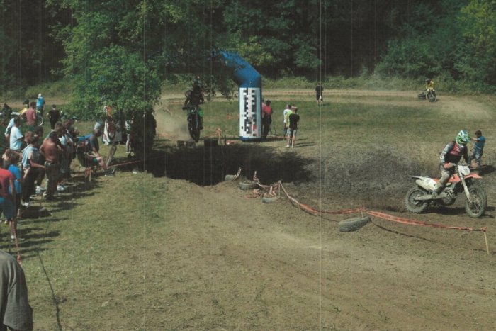 Ilustračný obrázok k článku Motorkár po skoku narazil do divákov: Zranení mladiství skončili v nemocnici