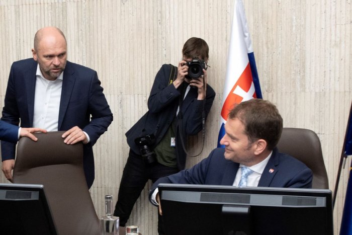 Ilustračný obrázok k článku Sulík: Odchod Matoviča vyrieši KRÍZU, ale ON je prilepený na svojej stoličke!