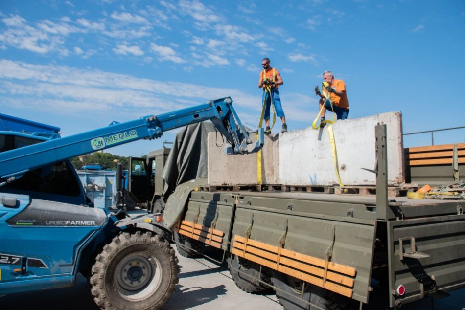 Ilustračný obrázok k článku Do Nitry priviezli ďalší kus Berlínskeho múru: Doplní budúce Námestie slobody