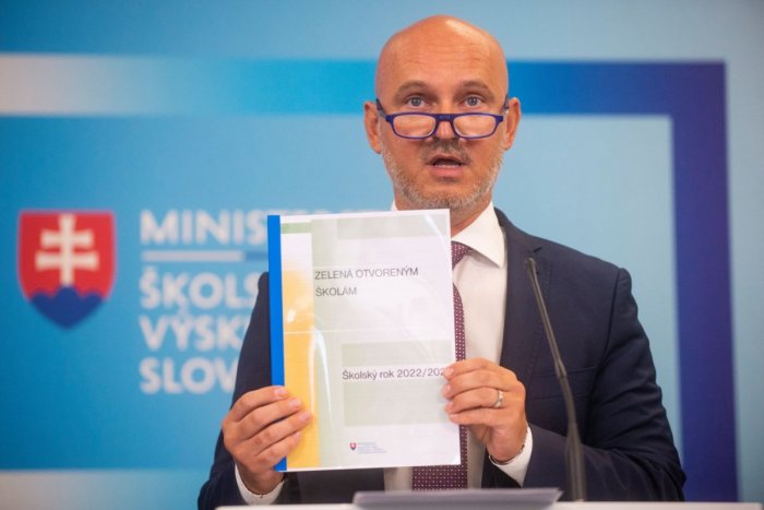 Ilustračný obrázok k článku Gröhling: Žiaci budú bez RÚŠOK, školy bez veľkých obmedzení a FUNGUJEME ako pred pandémiou!