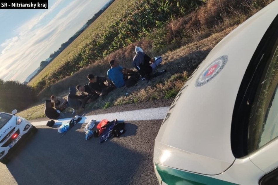 Ilustračný obrázok k článku V dodávke objavili 14 utečencov: Vodič sa dal na ÚTEK, ukryl sa v poli