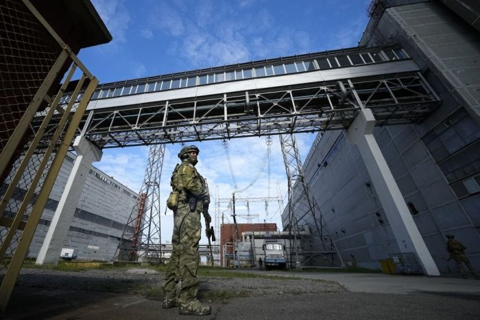 Ilustračný obrázok k článku Pripravujú sa v okolí Záporožskej elektrárne na najhoršie? Ľuďom rozdávajú JÓDOVÉ TABLETKY