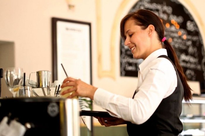 Ilustračný obrázok k článku Obzeráte sa po letnej brigáde? Ministerstvo varuje, na niektoré veci si treba dať POZOR!