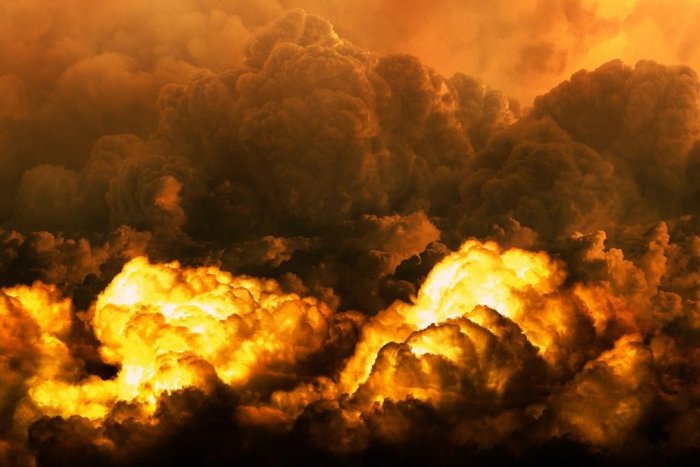 Ilustračný obrázok k článku Lesný POŽIAR spôsobil VÝBUCH muničného skladu: Ľudí musia EVAKUOVAŤ