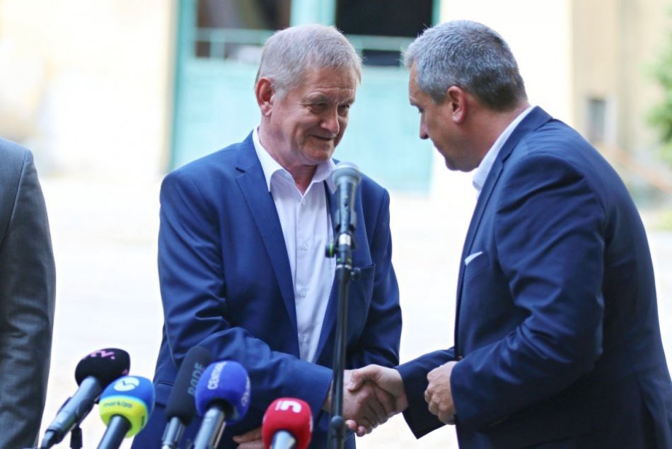 Ilustračný obrázok k článku Belica ešte nedal ZBOHOM politike! Dlhoročný predseda NSK kandiduje v predčasných voľbách