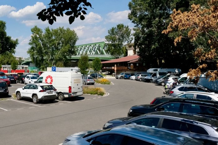 Ilustračný obrázok k článku Na Tyršovom nábreží sa bude PARKOVAŤ po novom: Na dlhší čas tam už auto ZADARMO neodstavíte