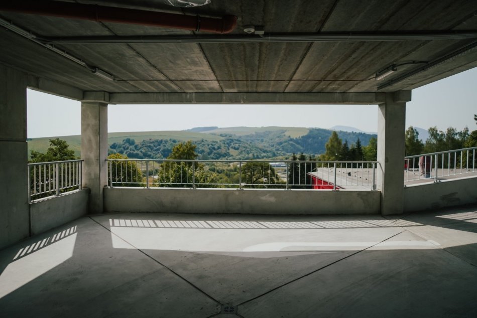 Ilustračný obrázok k článku NOVINKA Ľubovnianskej nemocnice: Otvorila parkovací dom za takmer 1,5 milióna eur