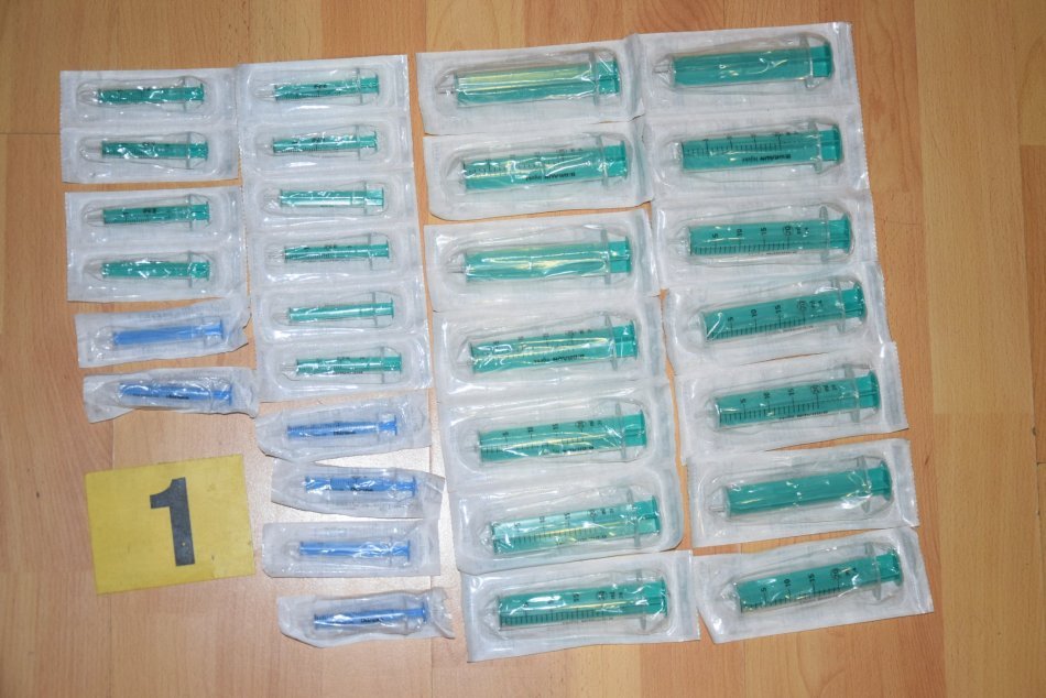 Ilustračný obrázok k článku Dvojica Zvolenčanov má problém: Za DROGY im hrozí až 10 rokov, FOTO