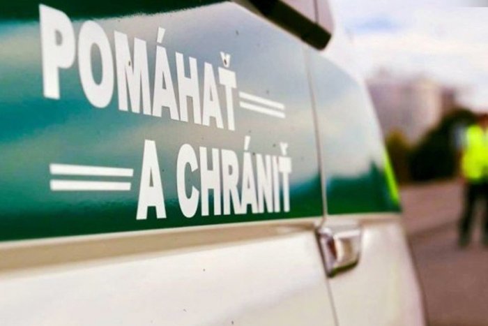 Ilustračný obrázok k článku POLONAHÝ policajt na pikantných záberoch: Ako sa dostali FOTKY ku 13-ročnému dievčaťu?