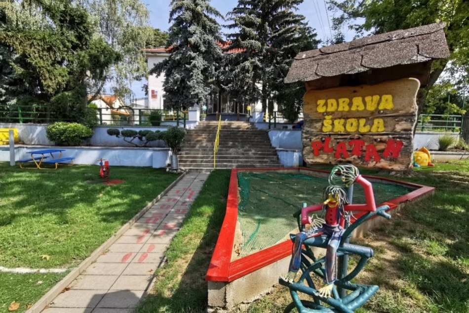 Ilustračný obrázok k článku Školský rok odštartujú s novinkou: Ďalšia z materských škôl v Nitre má novú strechu