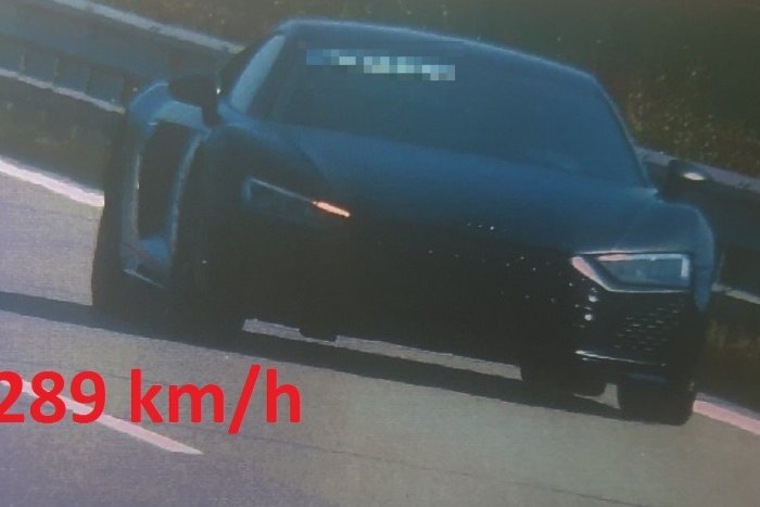 Ilustračný obrázok k článku RÝCHLO a ZBESILO po slovensky: Polícia namerala vodiča, ktorý šiel takmer 300km/h!