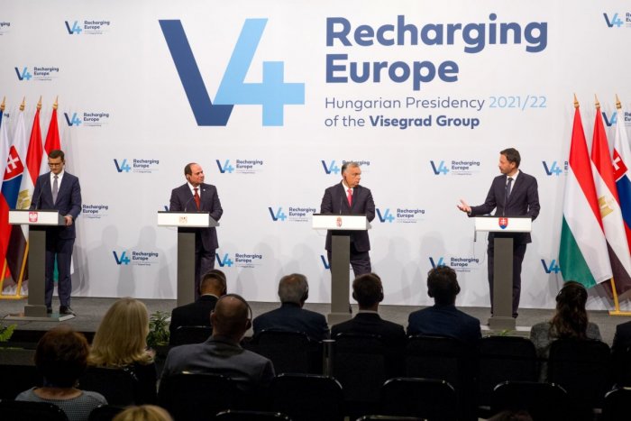 Ilustračný obrázok k článku Aké to je medzi Českom, Maďarskom, Poľskom a Slovenskom? Naši susedia: V4 prakticky ZANIKLA!