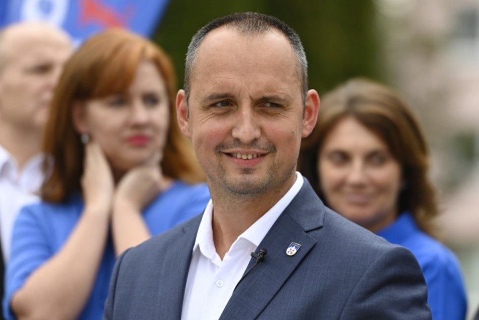 Ilustračný obrázok k článku O post primátora Popradu zabojuje aj záchranár Majerský: Čo sú jeho priority? FOTO