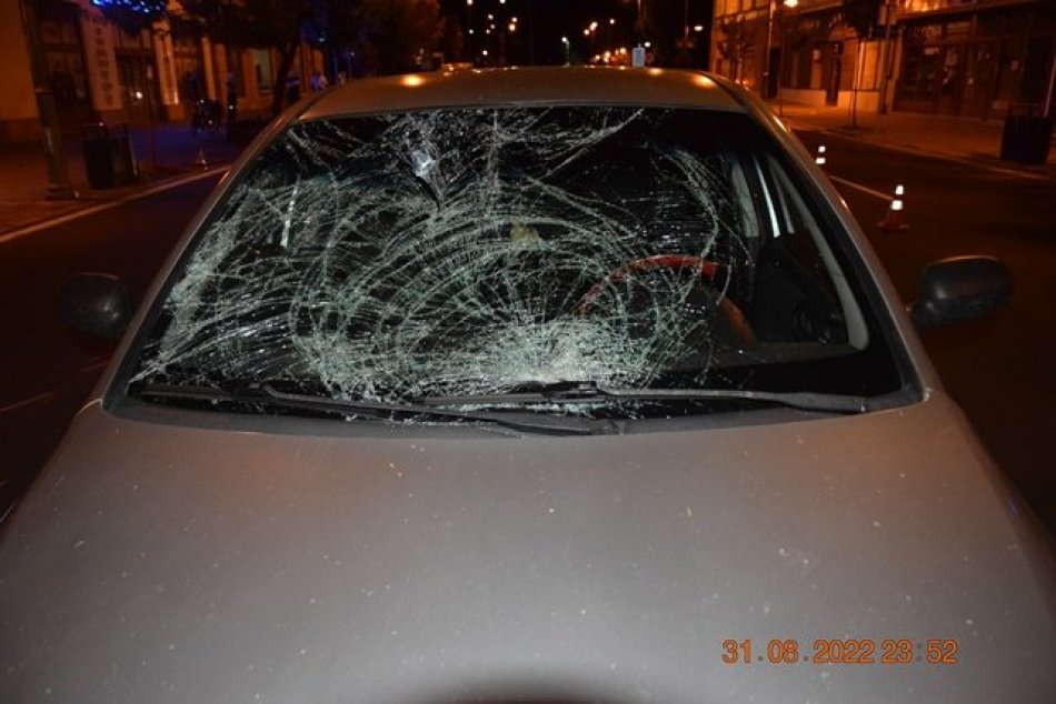 Ilustračný obrázok k článku Hrozivá nehoda na lučeneckom priechode: Chodca odvážali v kritickom stave, FOTO