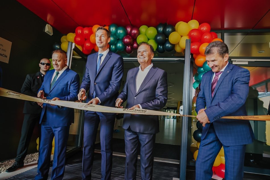 Ilustračný obrázok k článku Majú posilňovne aj hokejovú halu: Športová škola v Poprade otvorila NOVÝ areál, FOTO