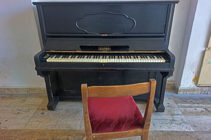 Ilustračný obrázok k článku Klavír v centre dlhší čas chýbal, PKO má prosbu: NERUŠTE nočný kľud, inak ho zamkneme