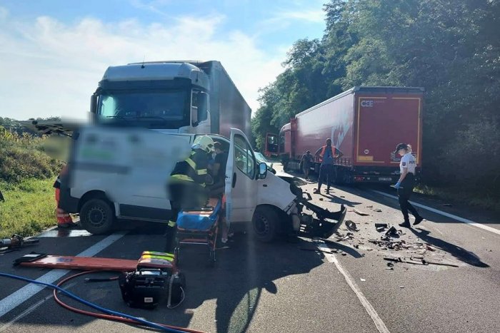 Ilustračný obrázok k článku Tragická nehoda na hlavnom ťahu na Senicu: Z miesta hlásia zranených aj úmrtie!