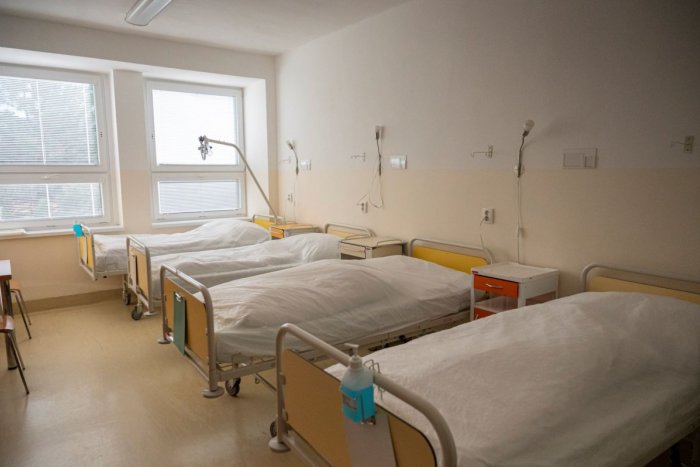 Ilustračný obrázok k článku ZMENA pre pacientov v Poprade: Zákaz návštev na neurológii je ZRUŠENÝ, inde ešte platí