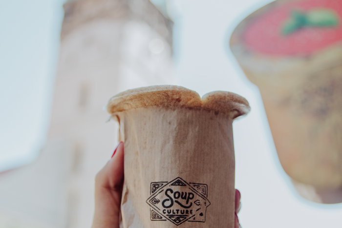 Keď skončila jedna z vĺn pandémie, rad od prevádzky mali až ku kostolu.