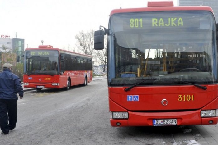 Ilustračný obrázok k článku Už pár dní premáva autobus z Bratislavy do Hainburgu. Dočkajú sa aj obyvatelia RAJKY?