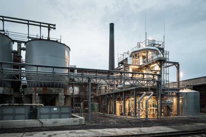 Ilustračný obrázok k článku STOVKY ľudí bez práce! Chemická spoločnosť Fortischem ohlásila hromadné prepúšťanie