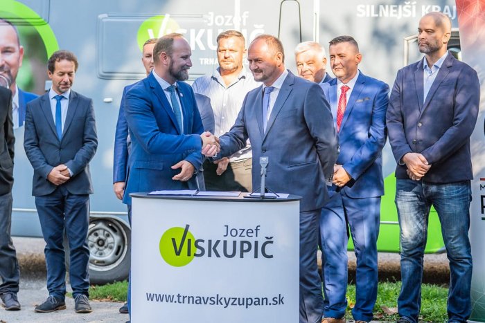 Ilustračný obrázok k článku Súčasný župan našiel spojenca: Viskupič zabojuje s podporou Maďarského fóra