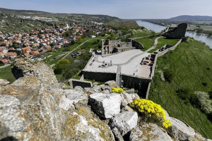 Ilustračný obrázok k článku Hrad Devín prechádza obnovou: Prvá fáza je ukončená, na TOMTO sa ďalej pracuje