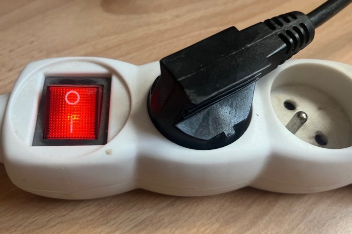 Ilustračný obrázok k článku Novozámčania, pripravte sa na ODSTÁVKY: Viaceré ulice budú bez elektriny