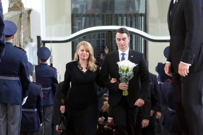 Ilustračný obrázok k článku Čaputová dostala POZVANIE na pohreb Alžbety II.: Kto bude po jej BOKU v Londýne?