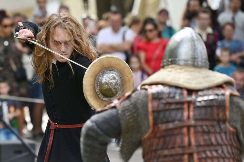 Ilustračný obrázok k článku TIPY na víkend: Karlova Ves bude plná rytierov a napínavých súbojov, poteší aj program v ZOO