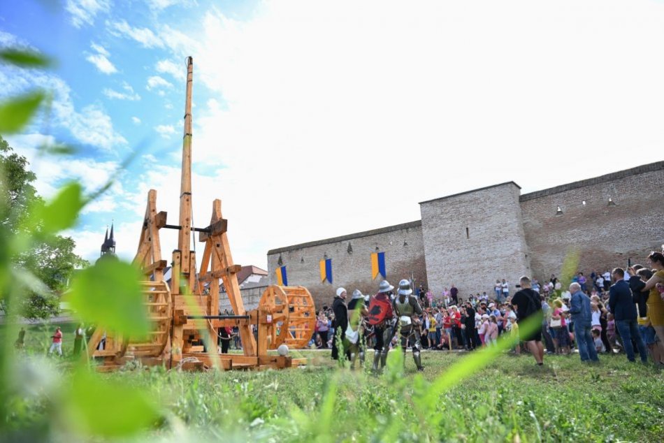 Ilustračný obrázok k článku Trnavský jarmok sa vrátil k tradíciám: Podľa Bročku niektorí ľudia šírili PANIKU