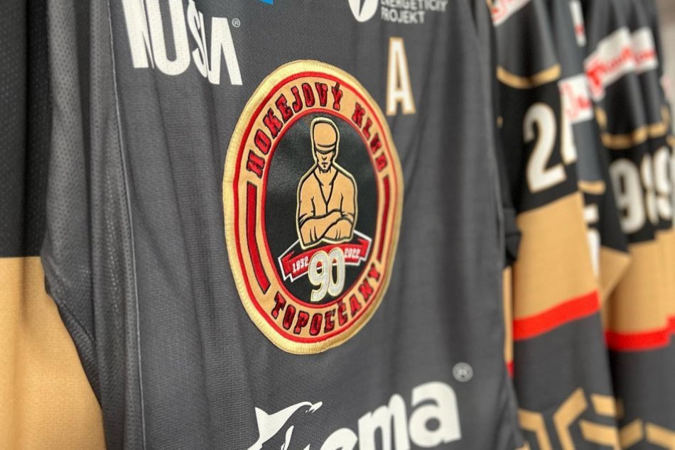 Ilustračný obrázok k článku Topoľčiansky hokej oslavuje 90 rokov: Klub predstavil NOVÉ logo a dresy