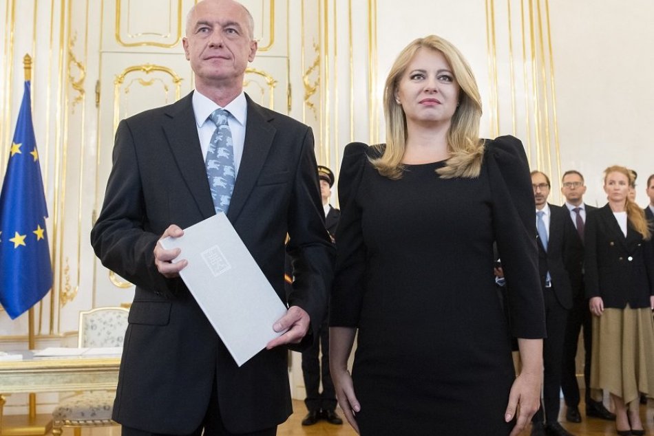 Ilustračný obrázok k článku Je to OFICIÁLNE: Sulíkovci sú preč, prezidentka vymenovala nových ministrov