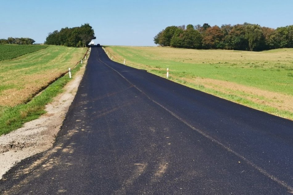 Ilustračný obrázok k článku Vodiči sa dočkali: Na skok od Trnavy sa už prejdú po vynovenej ceste, FOTO