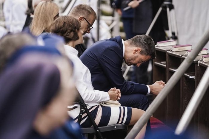 Ilustračný obrázok k článku Premiér v MODLITBÁCH: Sedembolestná Panna Mária, oroduj za nás! Aby sme si preukazovali LÁSKU