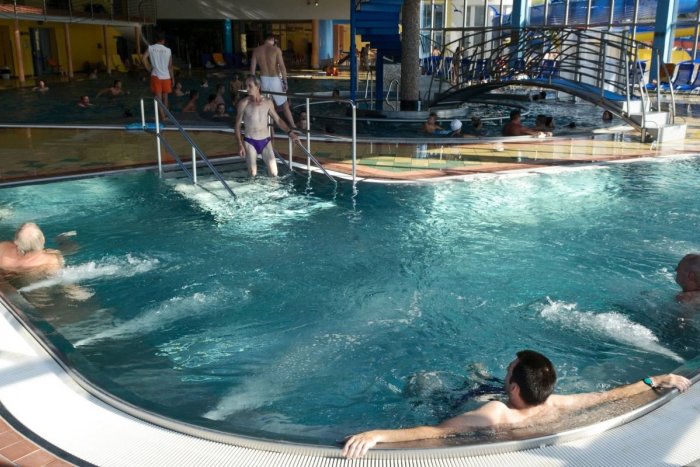 Ilustračný obrázok k článku Ceny energií majú ďalšiu OBEŤ: Obľúbené termálne kúpalisko museli ZATVORIŤ