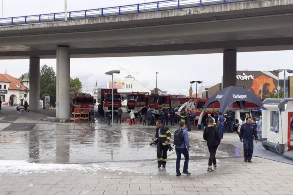 Ilustračný obrázok k článku Desiatky hasičov v akcii: V Bystrici predviedli obdivuhodné výkony, FOTO