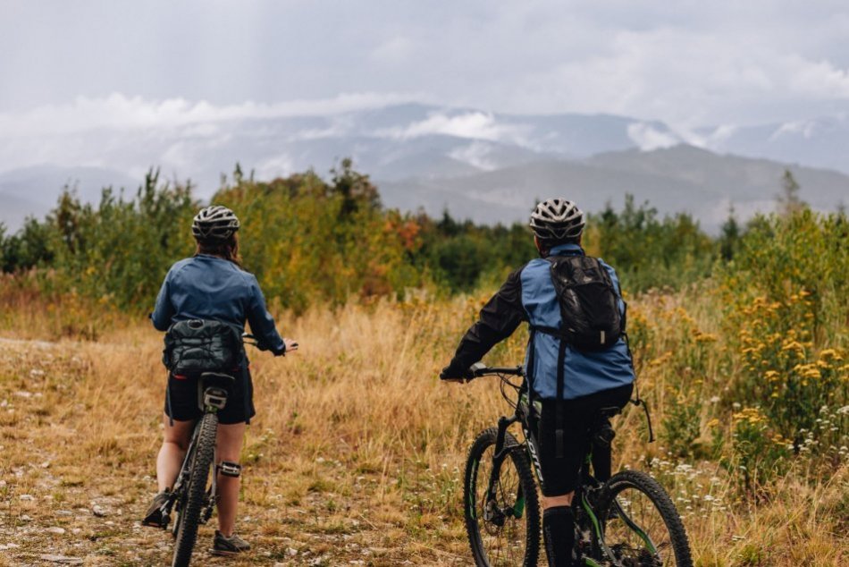 Ilustračný obrázok k článku Láka vás jesenná cyklistika? V Banskobystrickom kraji môžete zabojovať o atraktívne CENY