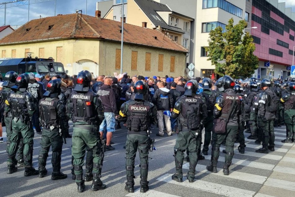 Ilustračný obrázok k článku NECHUTNÝ incident po futbalovom derby: Fanúšik NAPADOL policajta, padli aj vyhrážky!