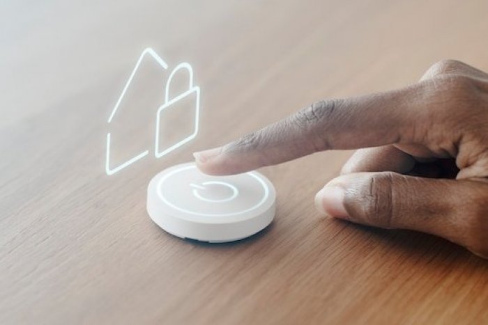 Automatické zamykanie domu je v dnešnej dobe maličkosť.